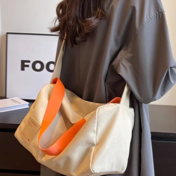 Crossbody canvas bag Women’s fashion large capacity toast pillow bag Premium sense single shoulder commuter Tote bag