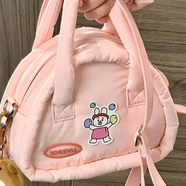 Autumn and winter new cute girl cloud bag senior sense fashion 100 hand bill of lading shoulder crossbody bag commuting small square bag